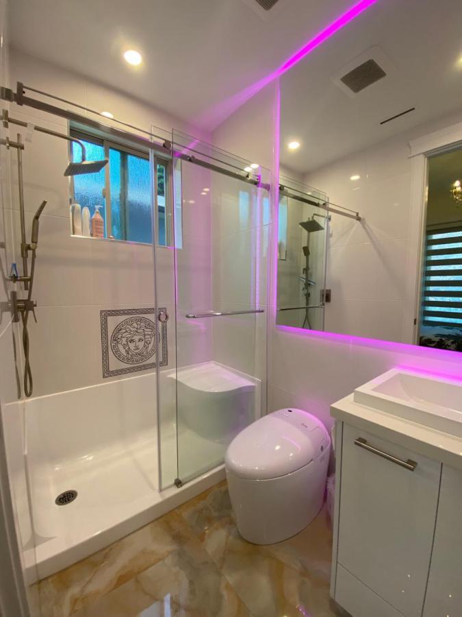 Milano Luxury Suites Vancouver Exterior foto